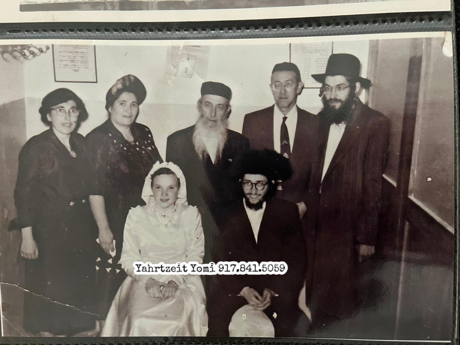 _Top row: Ruchoma (Herman) Shain, Esther (Herman) Stern, Reb Yankev Yosef, Yom Tov Lipman Stern, Moshe Aaron Stern_
